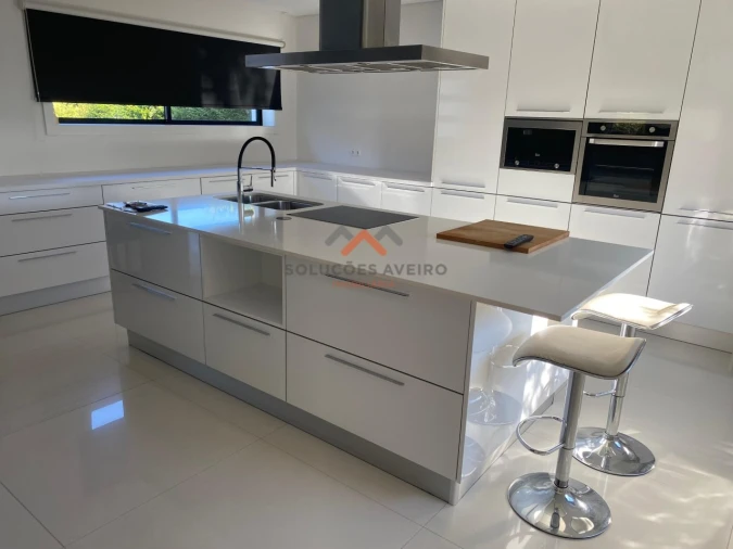 Moradia T6 para Venda em Barrô e Aguada de Baixo Foto 14