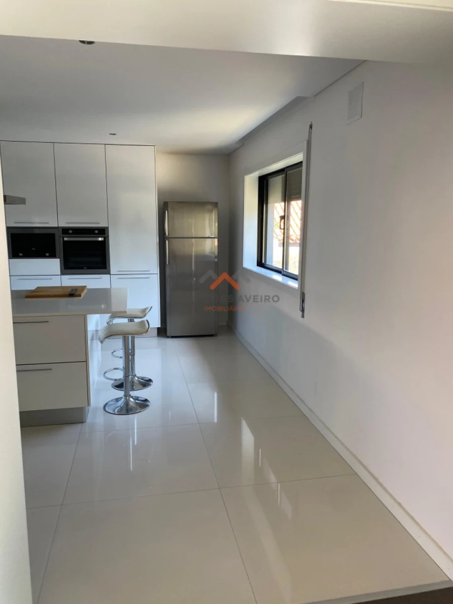 Moradia T6 para Venda em Barrô e Aguada de Baixo Foto 24