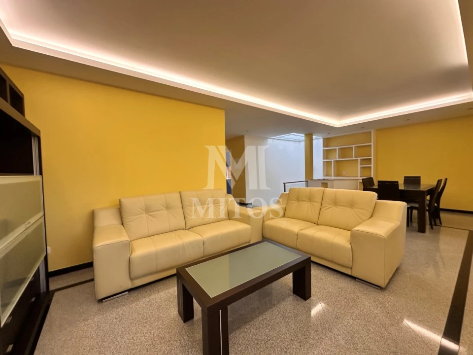 Apartamento T3 para Arrendamento em Santa Maria Maior e Monserrate e Meadela Foto 2