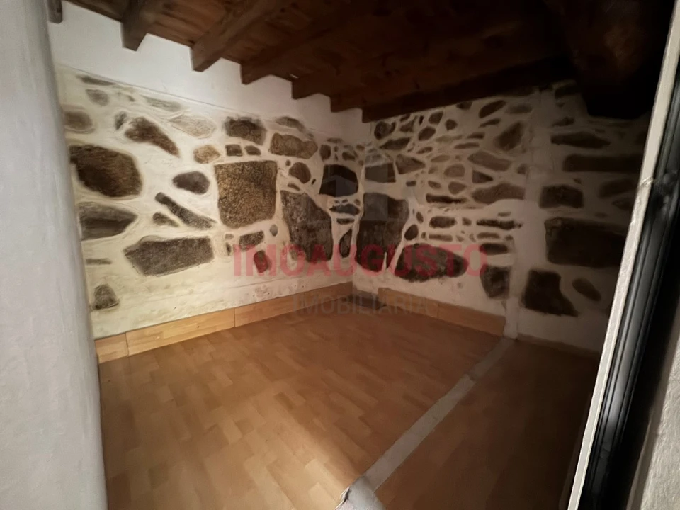 Moradia T2 para Venda em Vila Franca das Naves e Feital Foto 12
