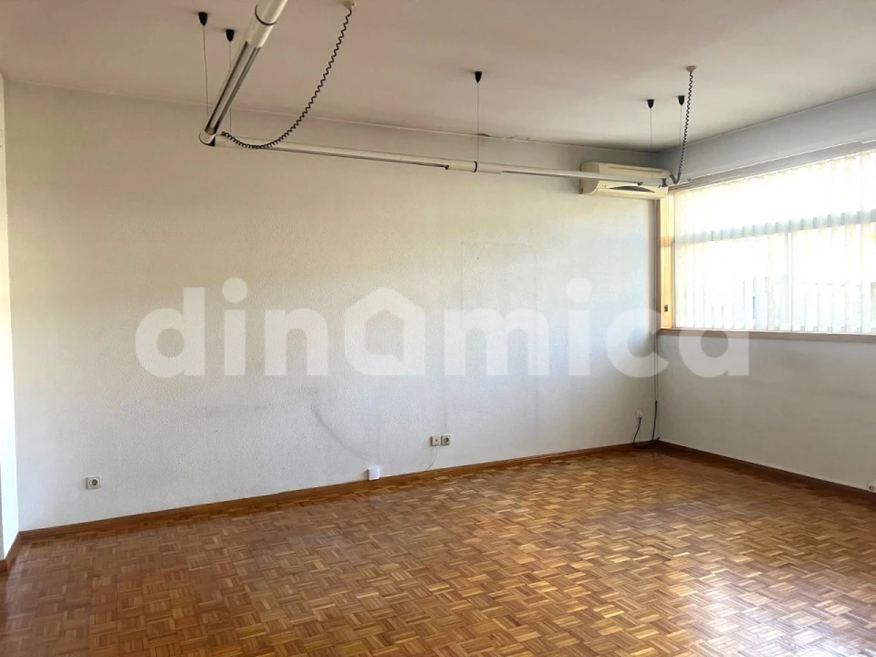 Escritório para Arrendamento em Vila Nova de Famalicão e Calendário Foto 3