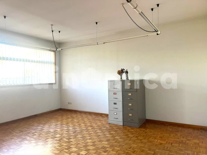 Escritório para Arrendamento em Vila Nova de Famalicão e Calendário