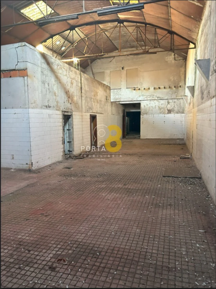 Armazém para Venda em Milheiros Foto 8