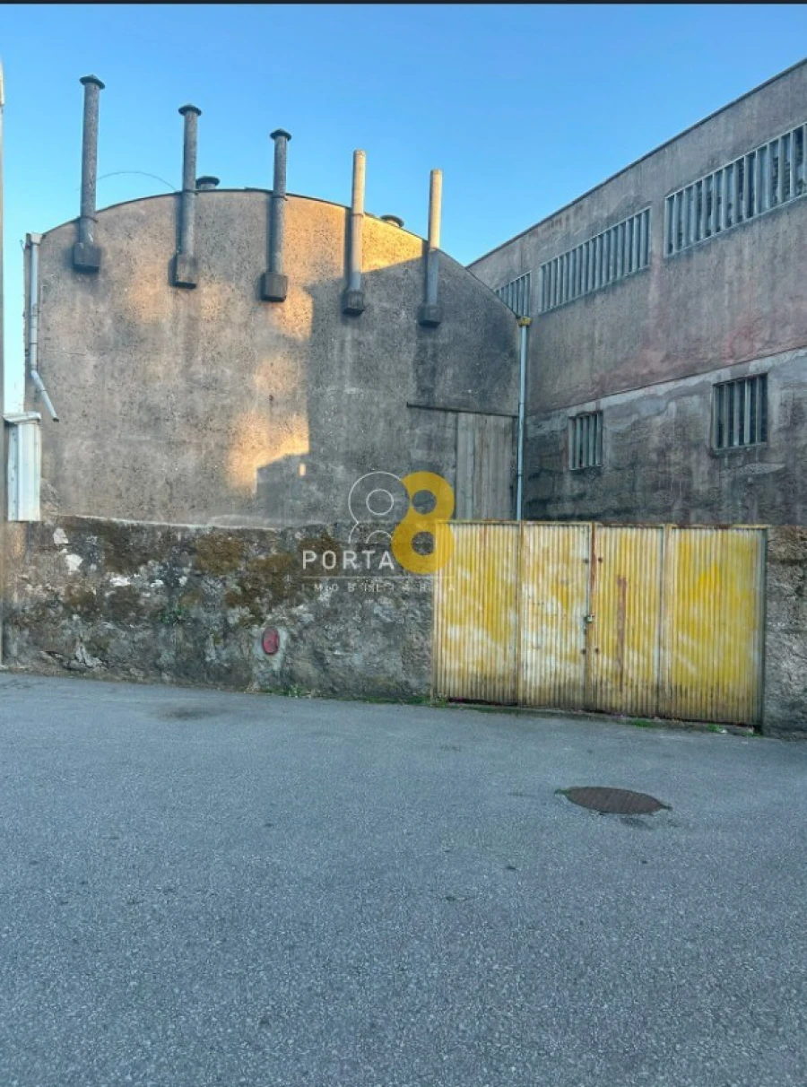 Armazém para Venda em Milheiros Foto 19