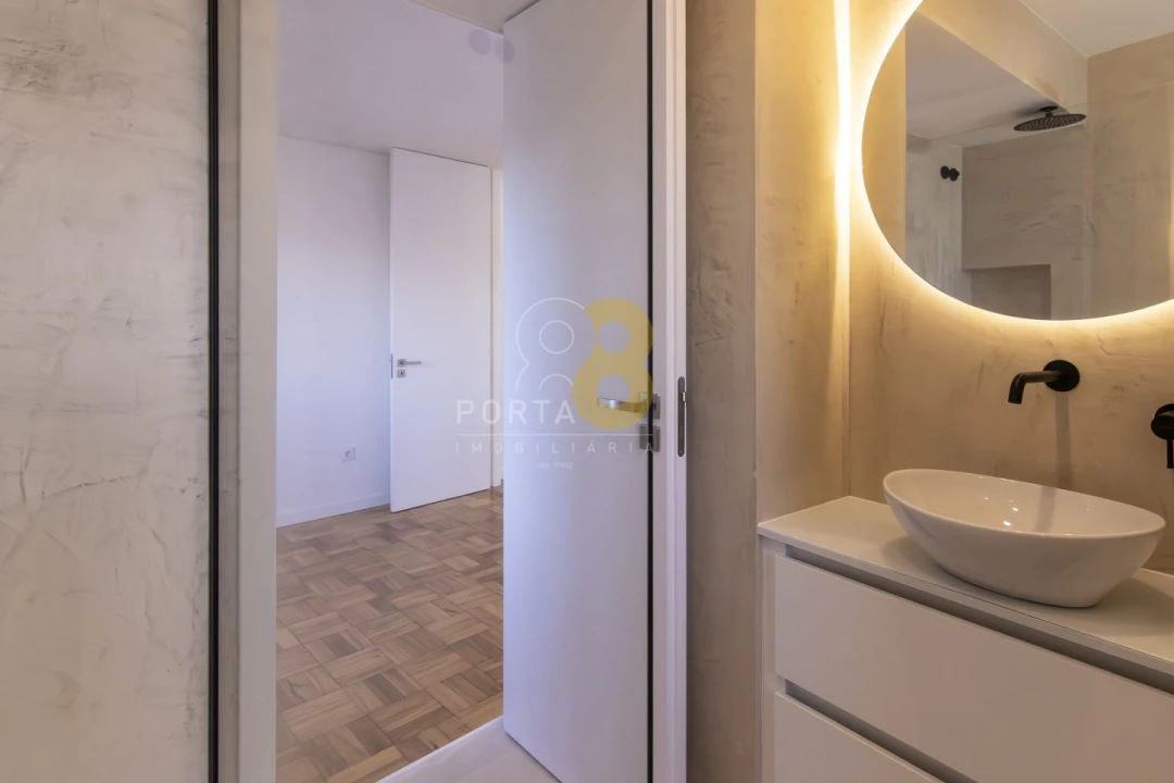 Apartamento T4 para Venda em Cedofeita, Santo Ildefonso, Sé, Miragaia, São Nicolau e Vitória Foto 5