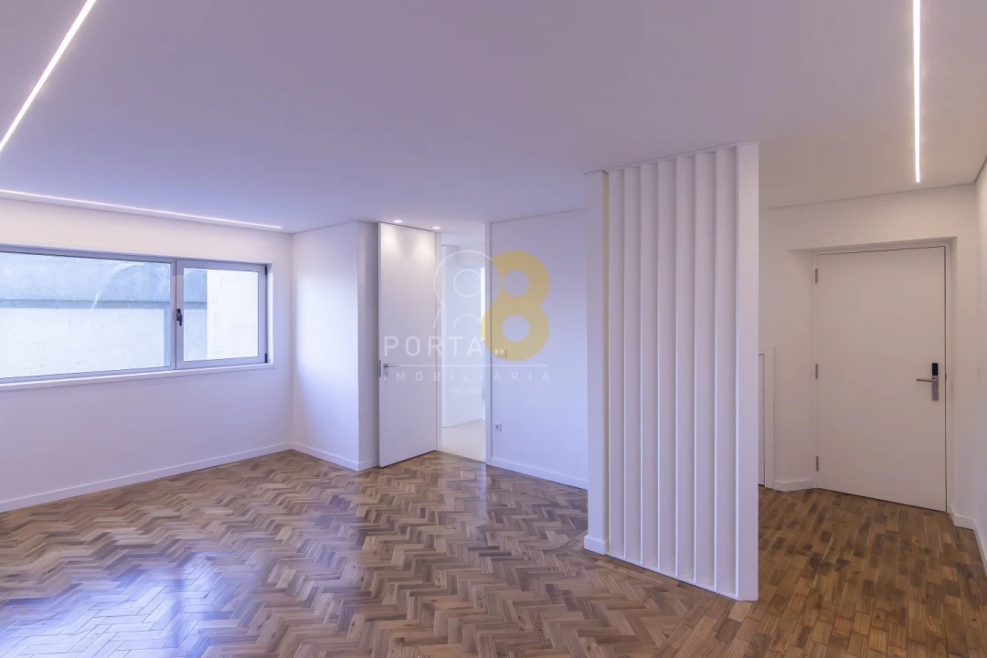 Apartamento T4 para Venda em Cedofeita, Santo Ildefonso, Sé, Miragaia, São Nicolau e Vitória Foto 24