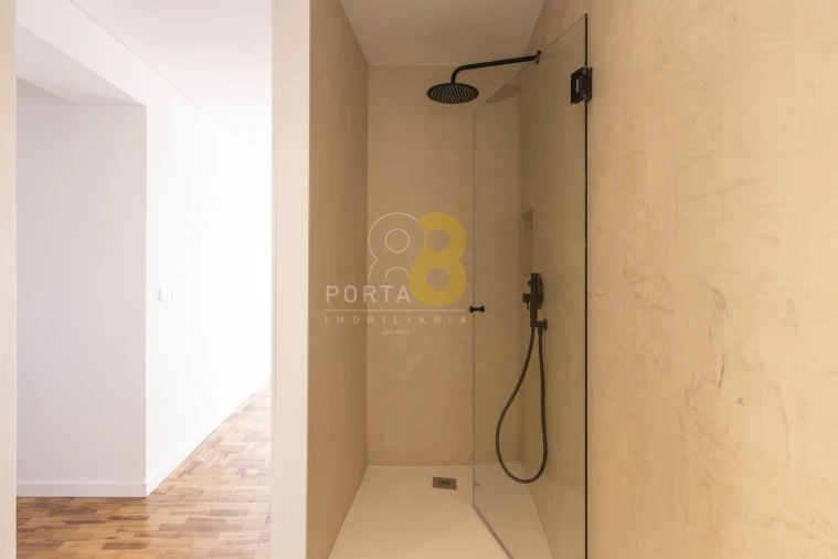 Apartamento T4 para Venda em Cedofeita, Santo Ildefonso, Sé, Miragaia, São Nicolau e Vitória Foto 3