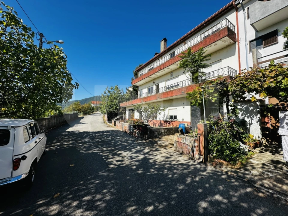 Moradia T8 para Venda em Teixoso e Sarzedo Foto 2