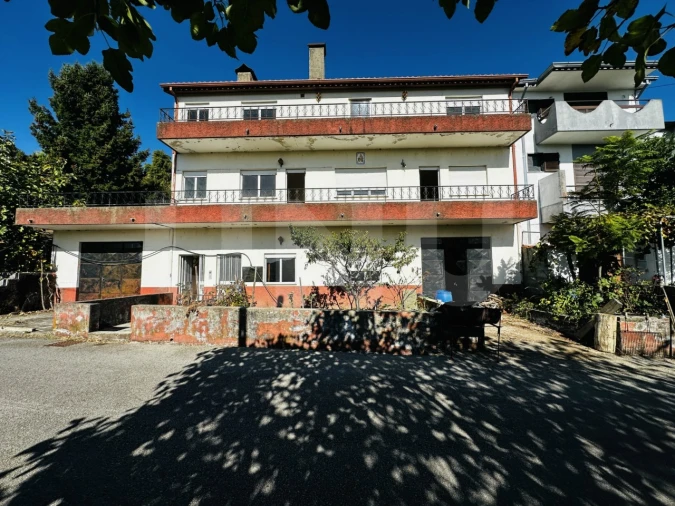 Moradia T8 para Venda em Teixoso e Sarzedo