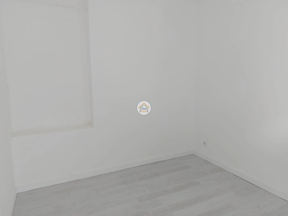 Loja para Venda em Almada, Cova da Piedade, Pragal e Cacilhas Foto 9