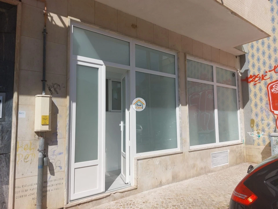 Loja para Venda em Almada, Cova da Piedade, Pragal e Cacilhas Foto 23