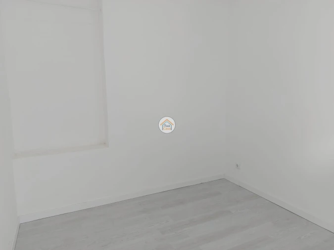 Loja para Venda em Almada, Cova da Piedade, Pragal e Cacilhas Foto 9