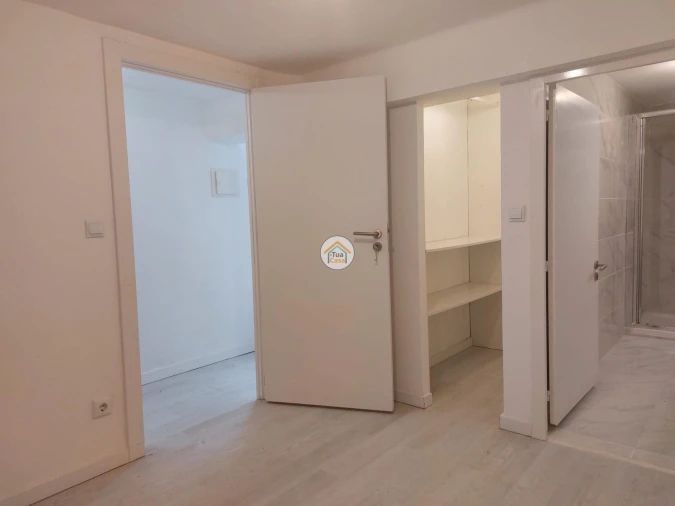 Loja para Venda em Almada, Cova da Piedade, Pragal e Cacilhas Foto 20