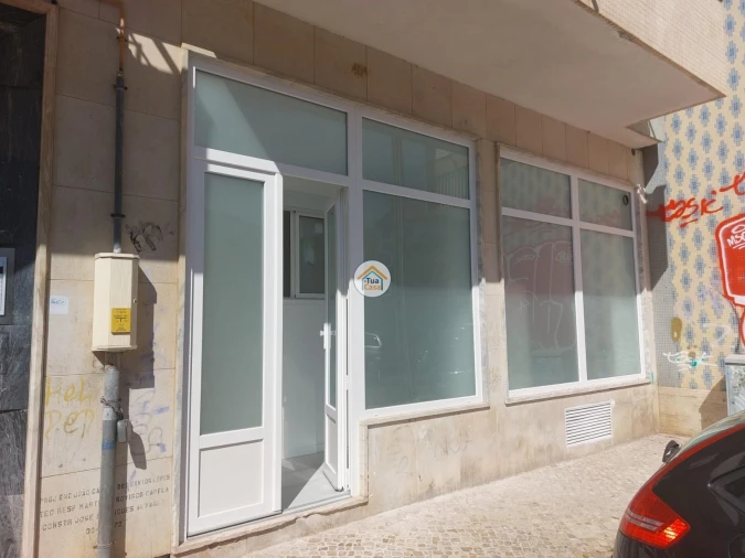 Loja para Venda em Almada, Cova da Piedade, Pragal e Cacilhas Foto 23