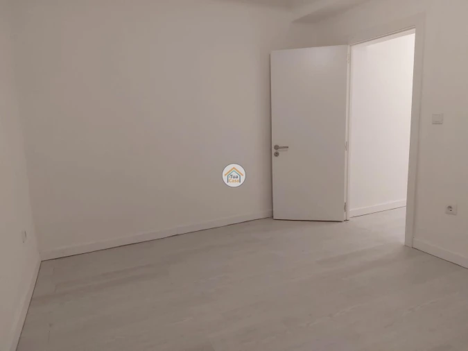 Loja para Venda em Almada, Cova da Piedade, Pragal e Cacilhas Foto 7