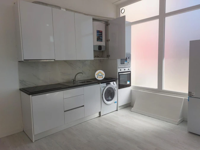 Loja para Venda em Almada, Cova da Piedade, Pragal e Cacilhas Foto 2