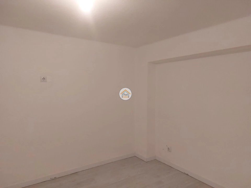 Loja para Venda em Almada, Cova da Piedade, Pragal e Cacilhas Foto 8