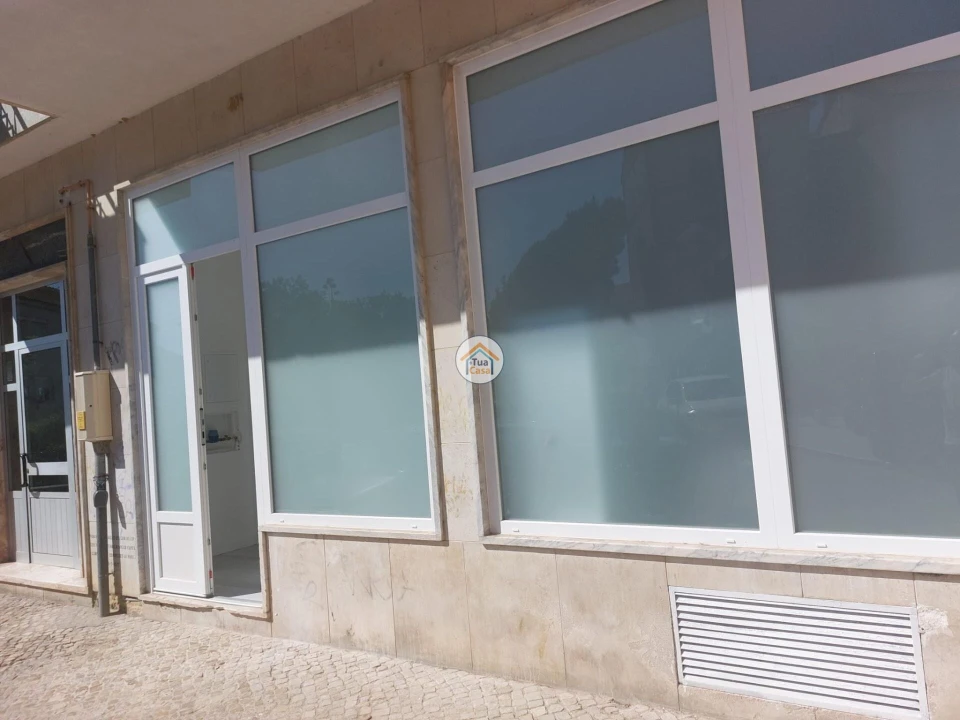 Loja para Venda em Almada, Cova da Piedade, Pragal e Cacilhas Foto 1