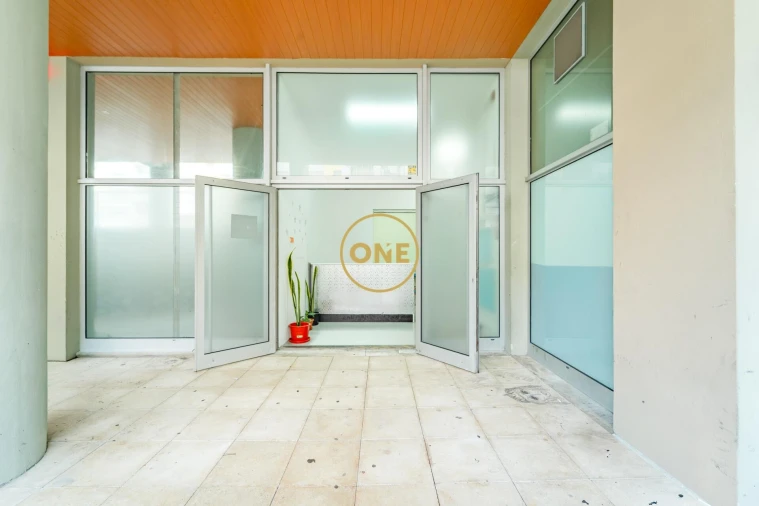 Loja para Venda em Ponta Delgada (São Pedro)