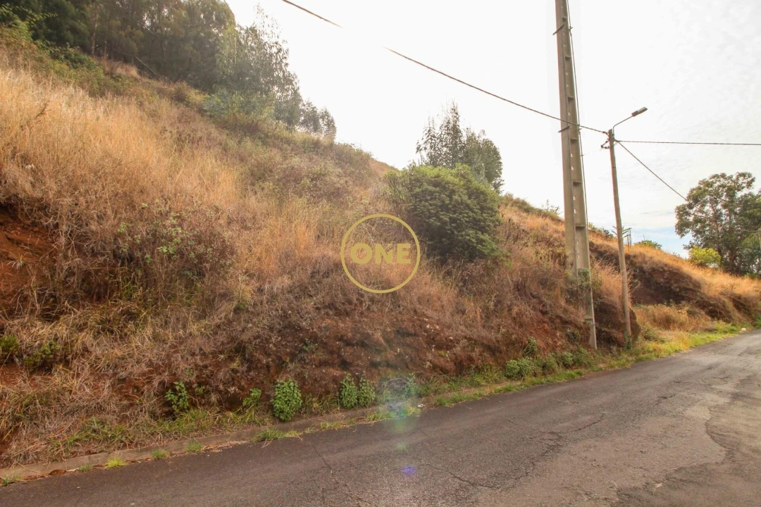 Terreno para Venda em Caniço Foto 2