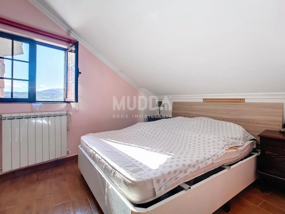 Moradia T4 para Venda em Curalha Foto 9