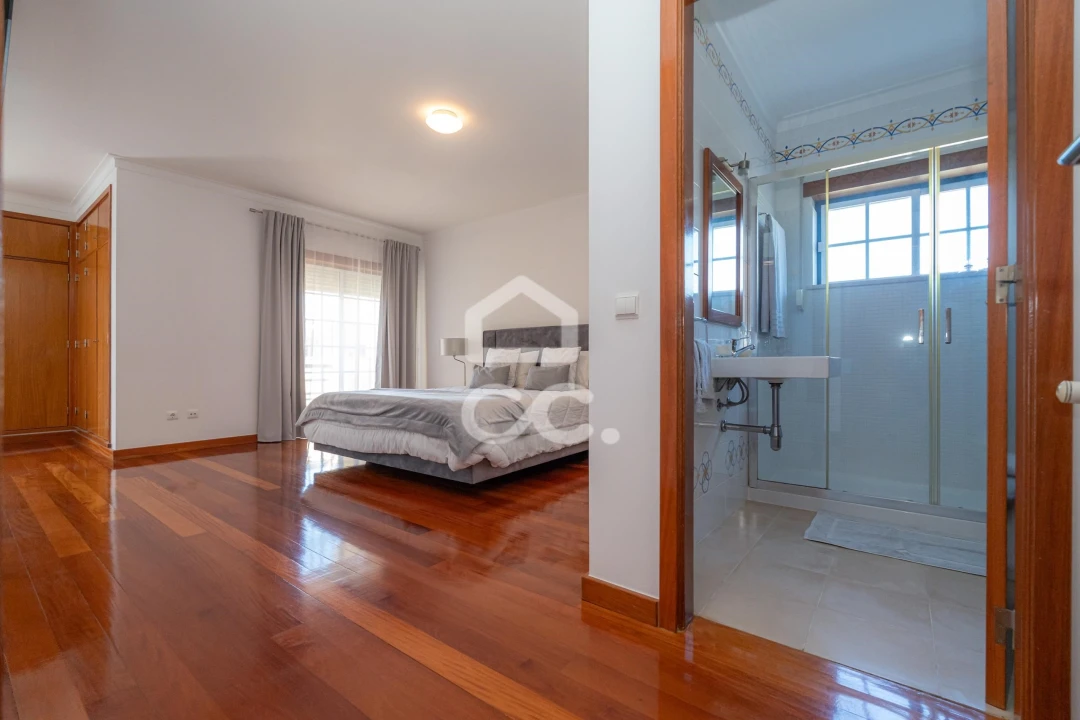 Moradia T4 para Venda em Eiras e São Paulo de Frades Foto 19