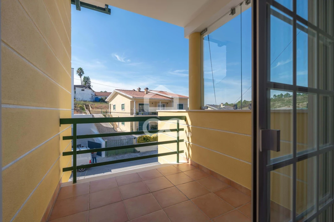 Moradia T4 para Venda em Eiras e São Paulo de Frades Foto 11