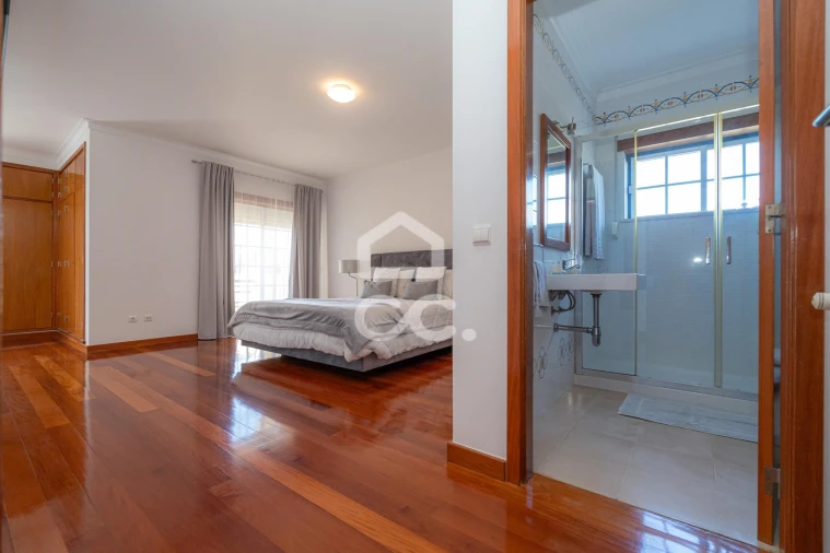 Moradia T4 para Venda em Eiras e São Paulo de Frades Foto 18