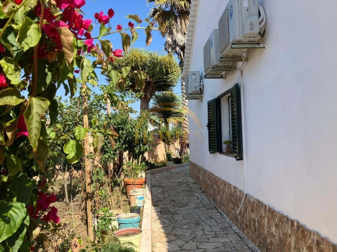 Moradia T4 para Venda em Algés, Linda-A-Velha e Cruz Quebrada-Dafundo Foto 3