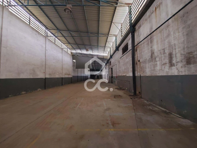 Armazém para Venda em Amiais de Baixo Foto 1