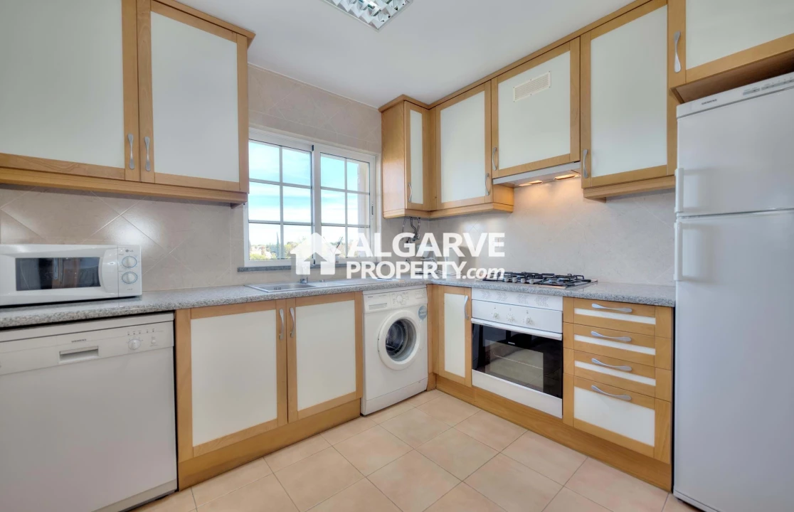 Apartamento T2 para Venda em Quarteira Foto 3