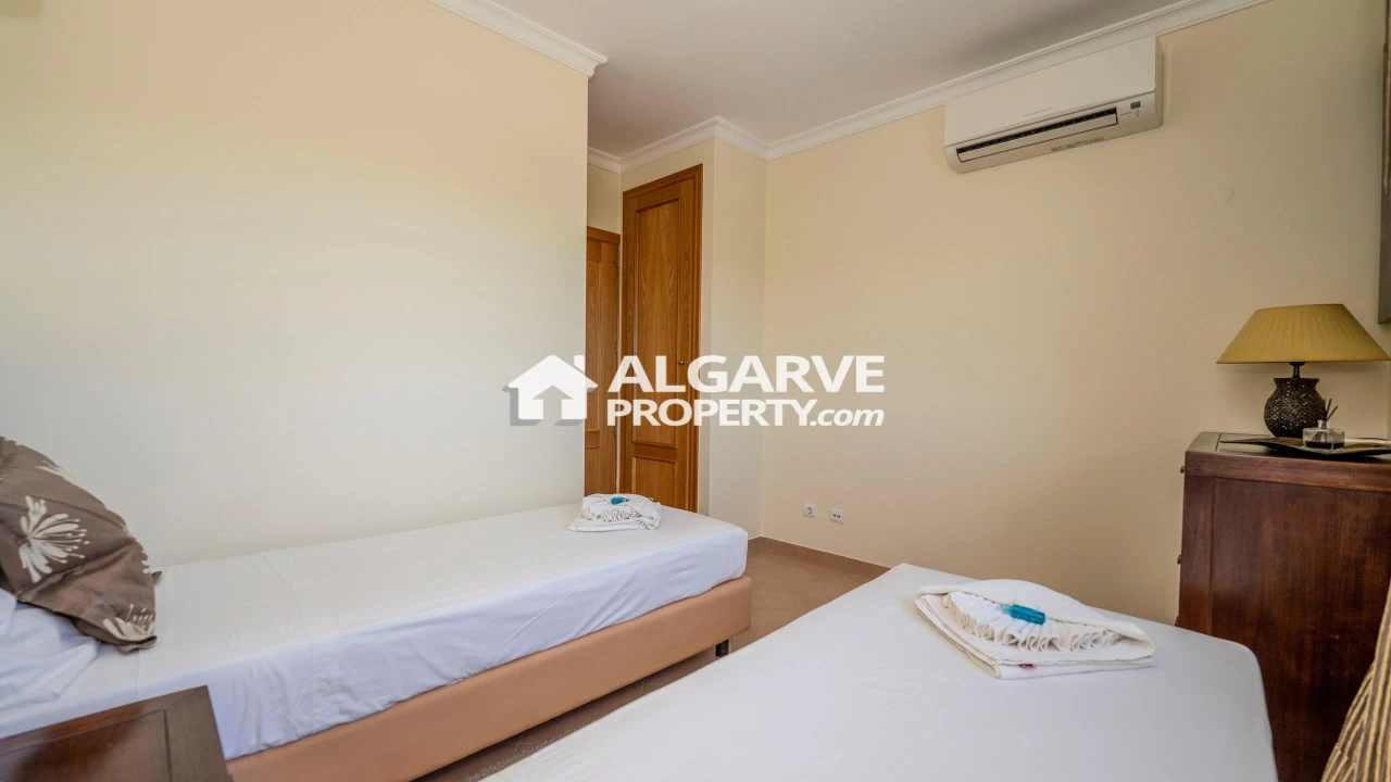 Apartamento T2 para Venda em Quarteira Foto 11