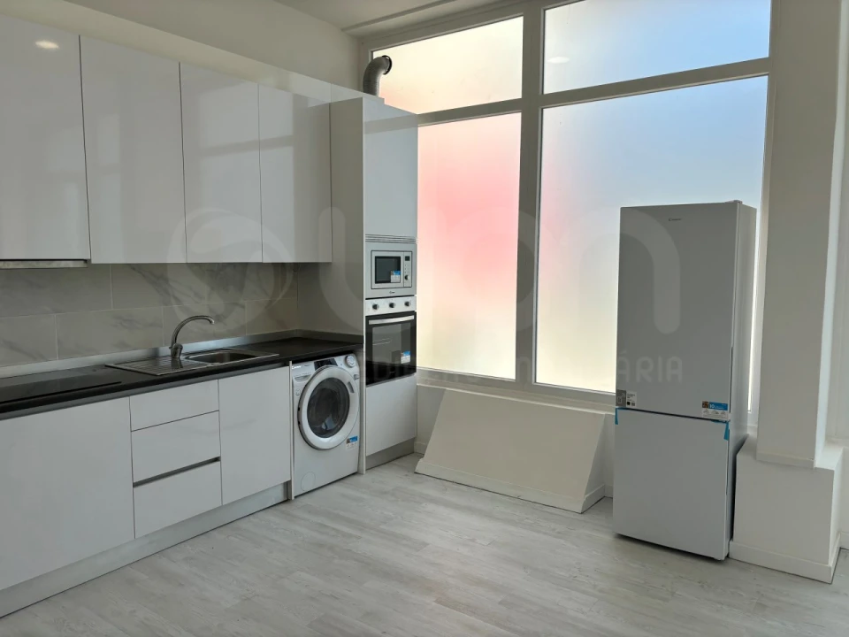 Apartamento T2 para Venda em Laranjeiro e Feijó Foto 1