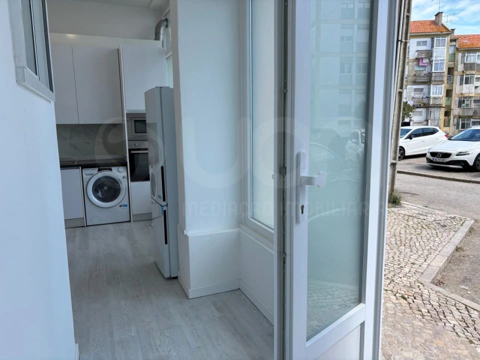 Apartamento T2 para Venda em Laranjeiro e Feijó Foto 5