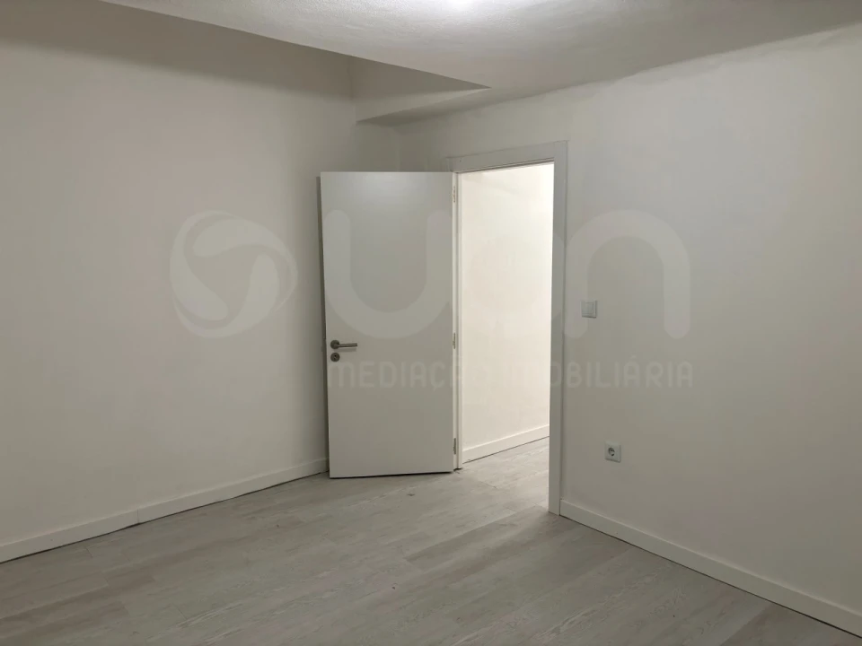 Apartamento T2 para Venda em Laranjeiro e Feijó Foto 13