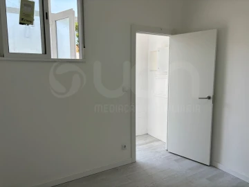 Apartamento T2 para Venda em Laranjeiro e Feijó