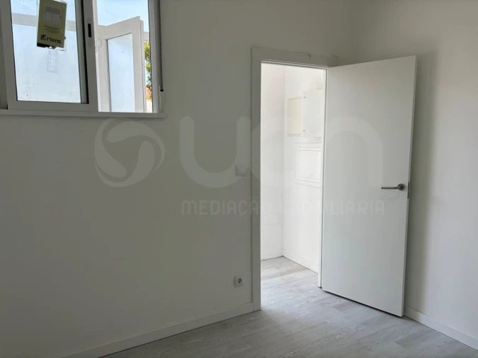 Apartamento T2 para Venda em Laranjeiro e Feijó Foto 3
