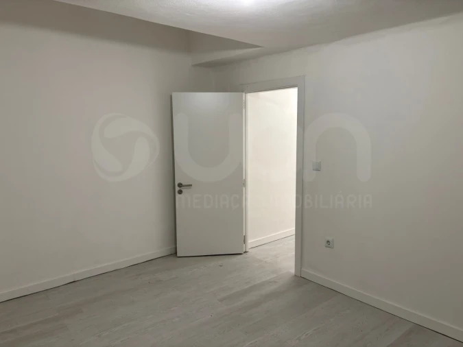 Apartamento T2 para Venda em Laranjeiro e Feijó Foto 13
