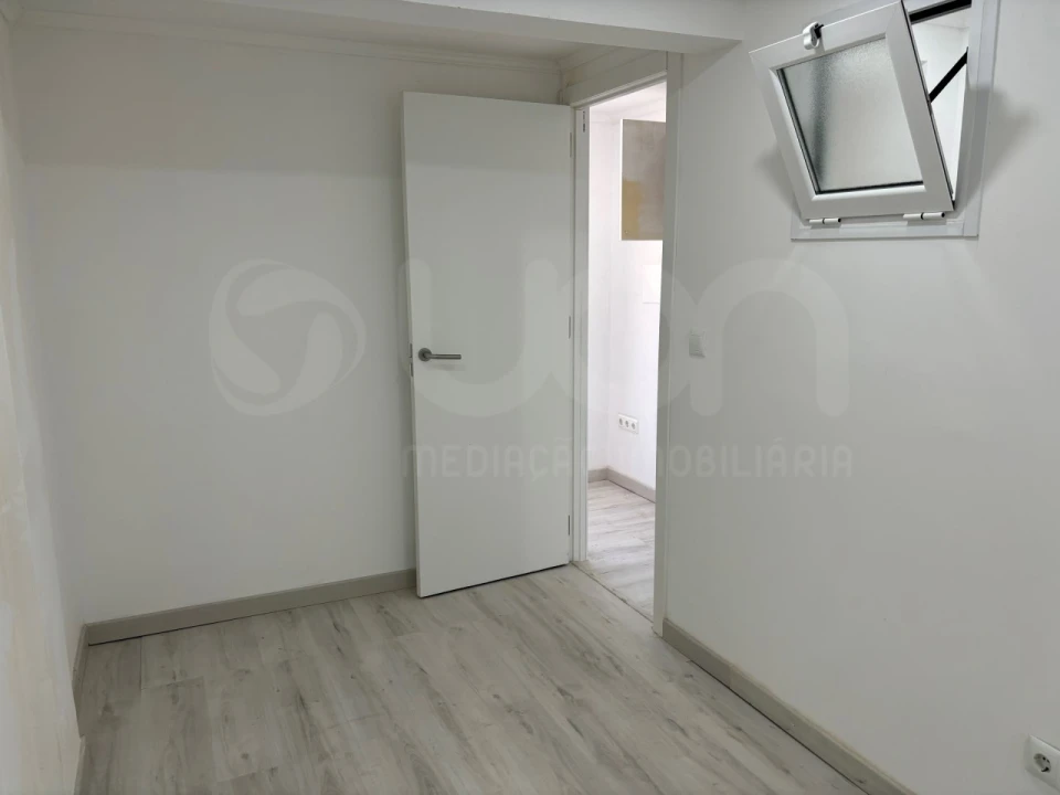 Apartamento T2 para Venda em Corroios Foto 5