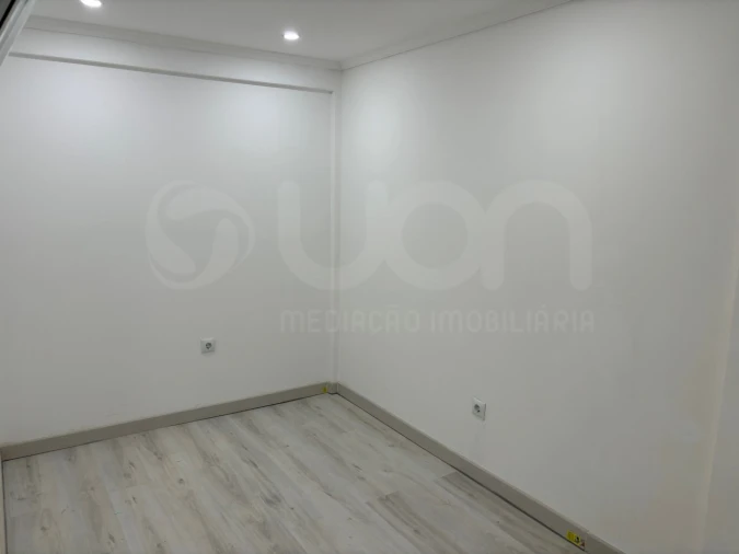 Apartamento T2 para Venda em Corroios Foto 6