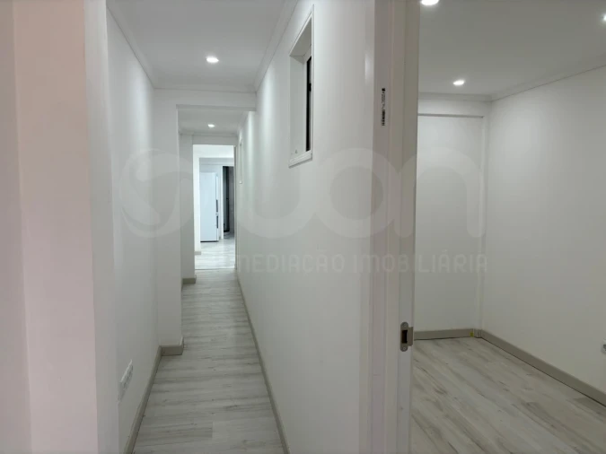 Apartamento T2 para Venda em Corroios Foto 8
