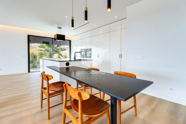 Moradia T4 para Venda em Albufeira e Olhos de Água Foto 13