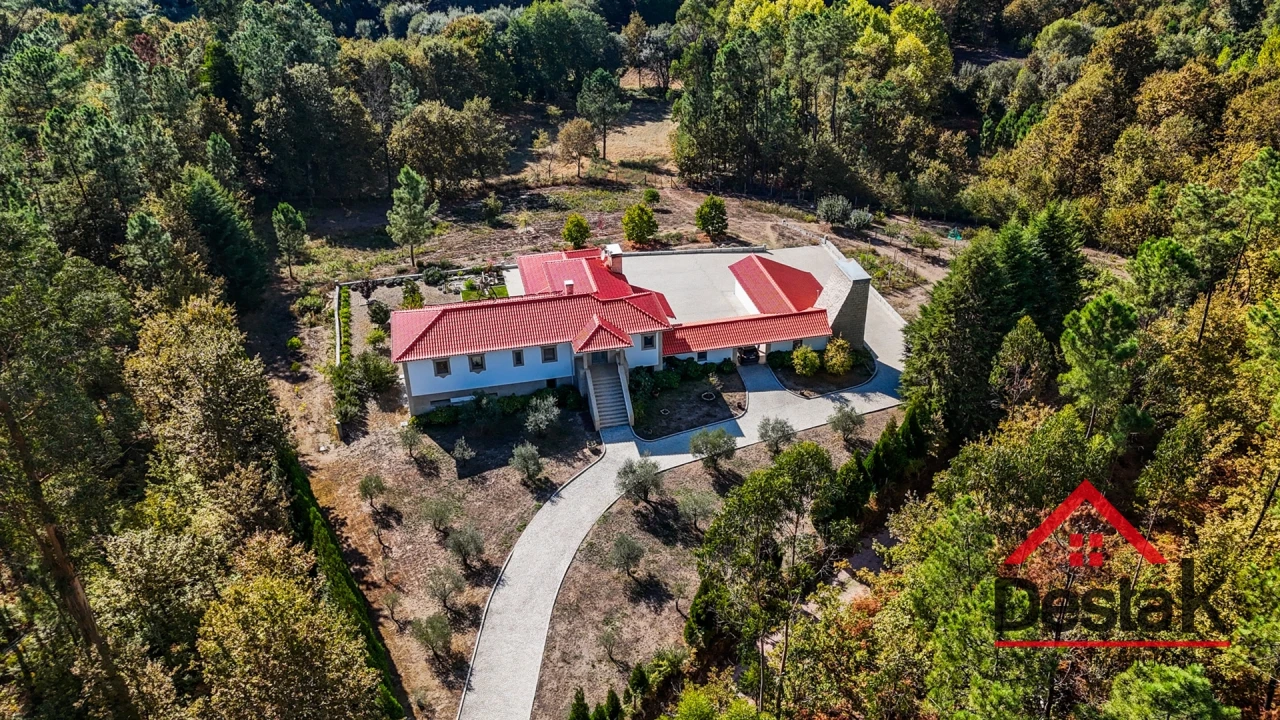 Moradia T5 para Venda em Santa Cruz da Trapa e São Cristóvão de Lafões Foto 2