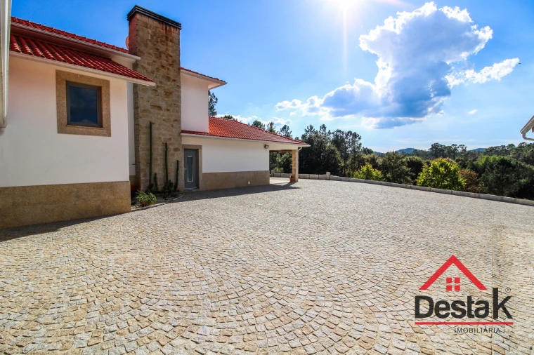 Moradia T5 para Venda em Santa Cruz da Trapa e São Cristóvão de Lafões Foto 7