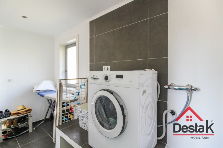 Moradia T5 para Venda em Santa Cruz da Trapa e São Cristóvão de Lafões Foto 38