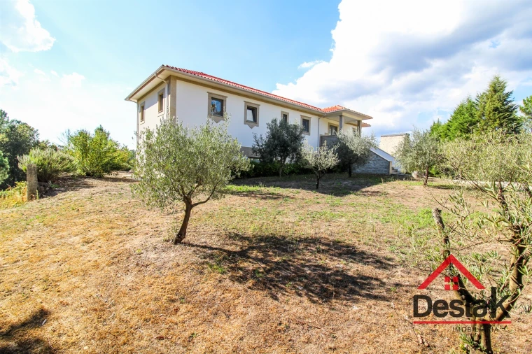 Moradia T5 para Venda em Santa Cruz da Trapa e São Cristóvão de Lafões Foto 54