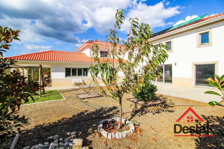 Moradia T5 para Venda em Santa Cruz da Trapa e São Cristóvão de Lafões Foto 51