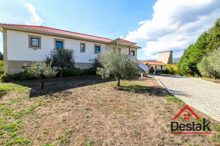 Moradia T5 para Venda em Santa Cruz da Trapa e São Cristóvão de Lafões Foto 52