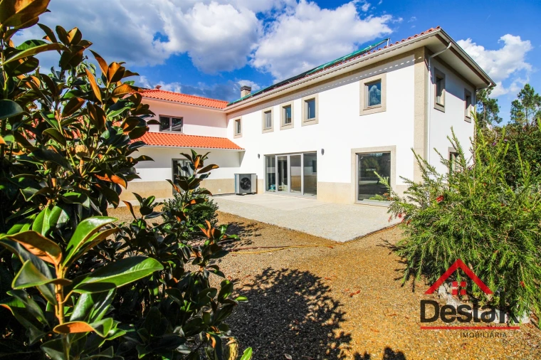 Moradia T5 para Venda em Santa Cruz da Trapa e São Cristóvão de Lafões Foto 50