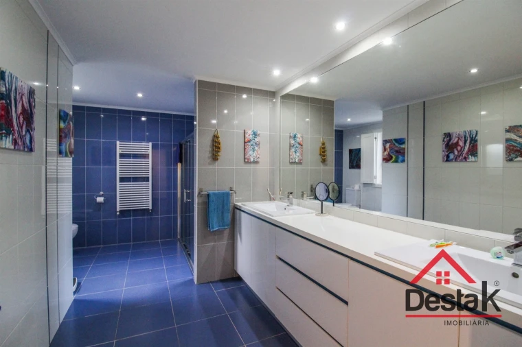 Moradia T5 para Venda em Santa Cruz da Trapa e São Cristóvão de Lafões Foto 16